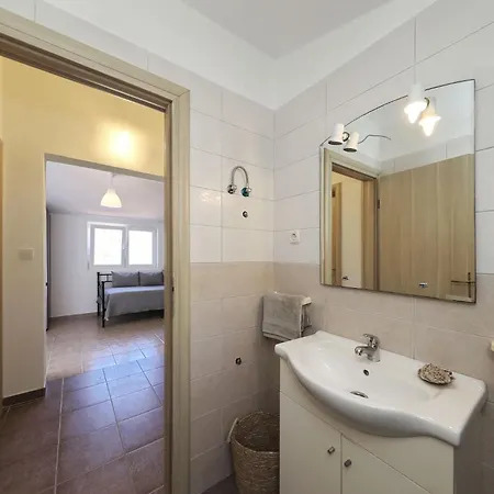 House Dolphin Vakantiehuis Tkon